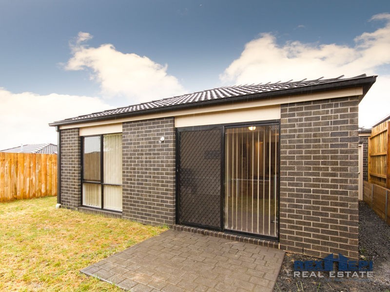 23/107 Army Road, Pakenham VIC 3810