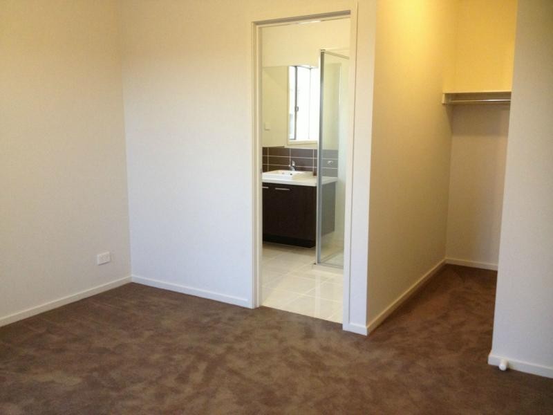 43 Warbler Street, Pakenham VIC 3810