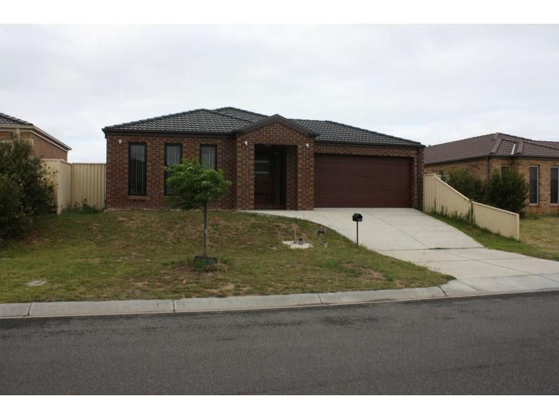122 Blue Horizons Way, Pakenham VIC 3810