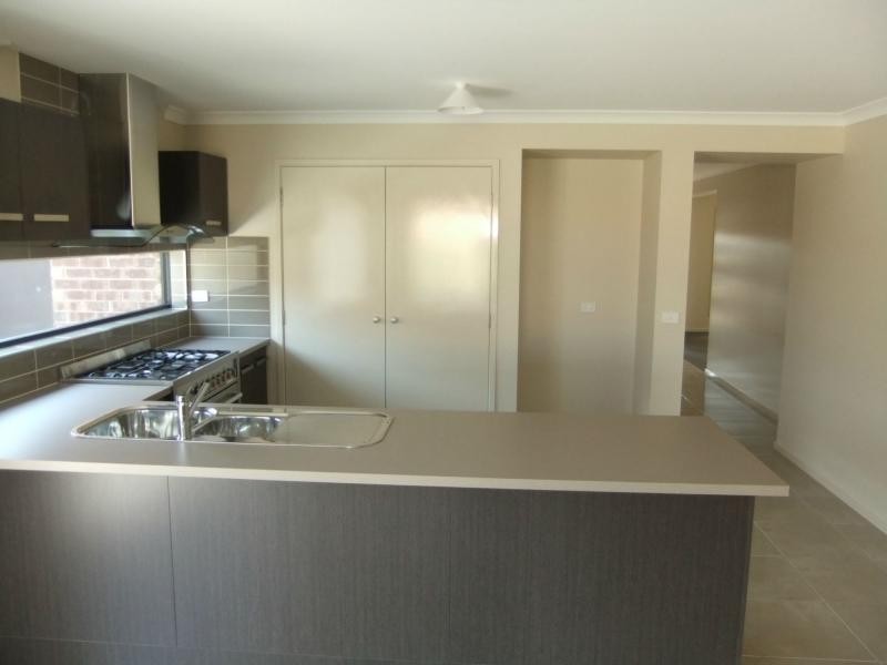 122 Blue Horizons Way, Pakenham VIC 3810