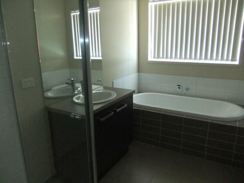 122 Blue Horizons Way, Pakenham VIC 3810