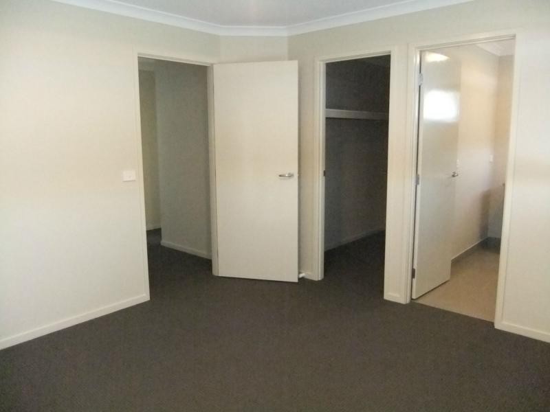 122 Blue Horizons Way, Pakenham VIC 3810