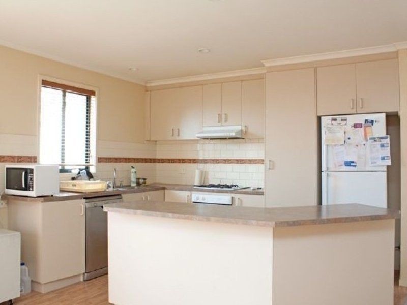 8 Highmount Drive, Hampton Park VIC 3976