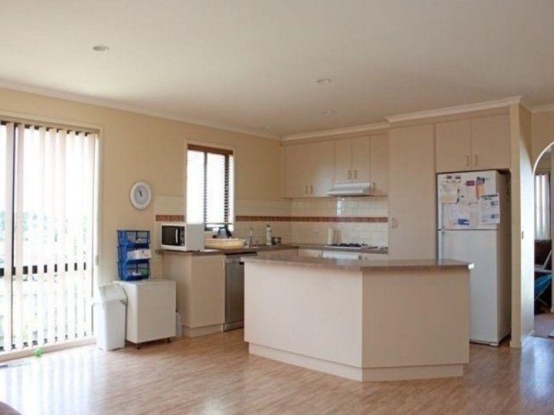 8 Highmount Drive, Hampton Park VIC 3976