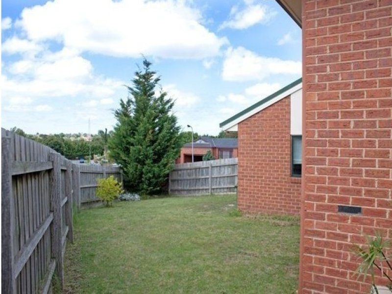 8 Highmount Drive, Hampton Park VIC 3976