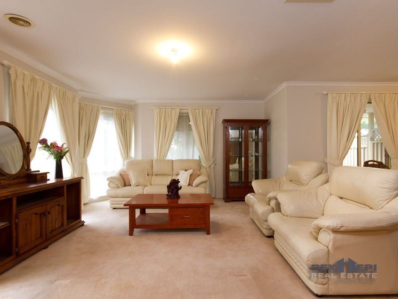 10 Hickory Drive, Narre Warren South VIC 3805