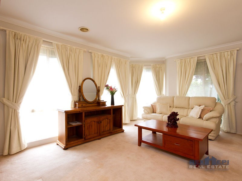 10 Hickory Drive, Narre Warren South VIC 3805