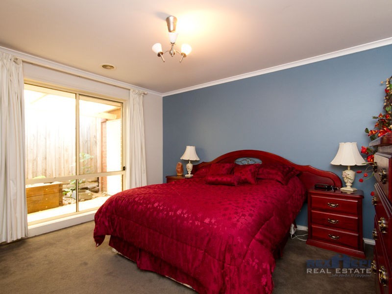 10 Hickory Drive, Narre Warren South VIC 3805