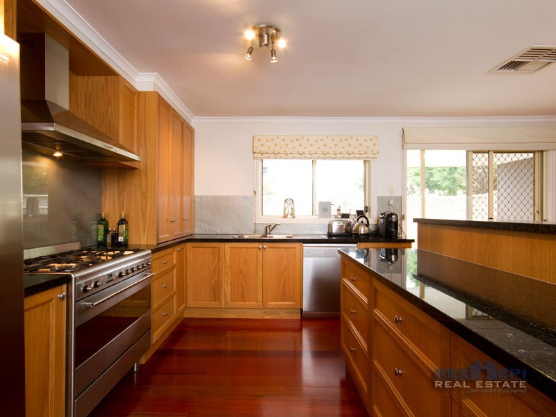 10 Hickory Drive, Narre Warren South VIC 3805