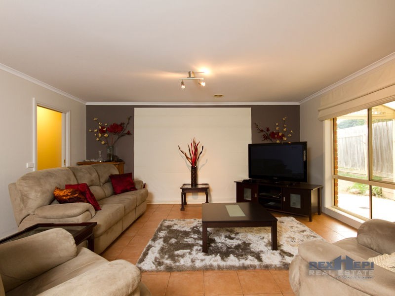 10 Hickory Drive, Narre Warren South VIC 3805