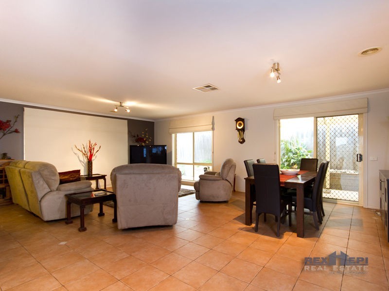 10 Hickory Drive, Narre Warren South VIC 3805