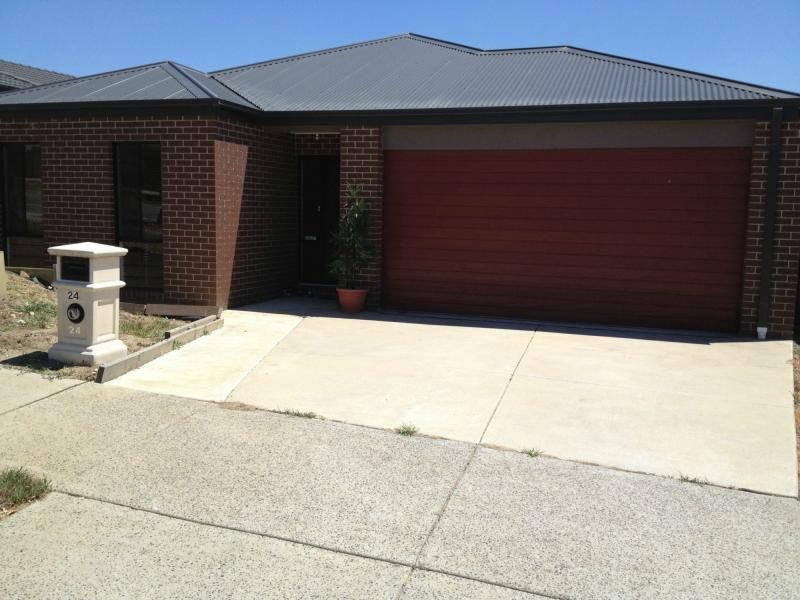 24 Nurture Avenue, Cranbourne North VIC 3977