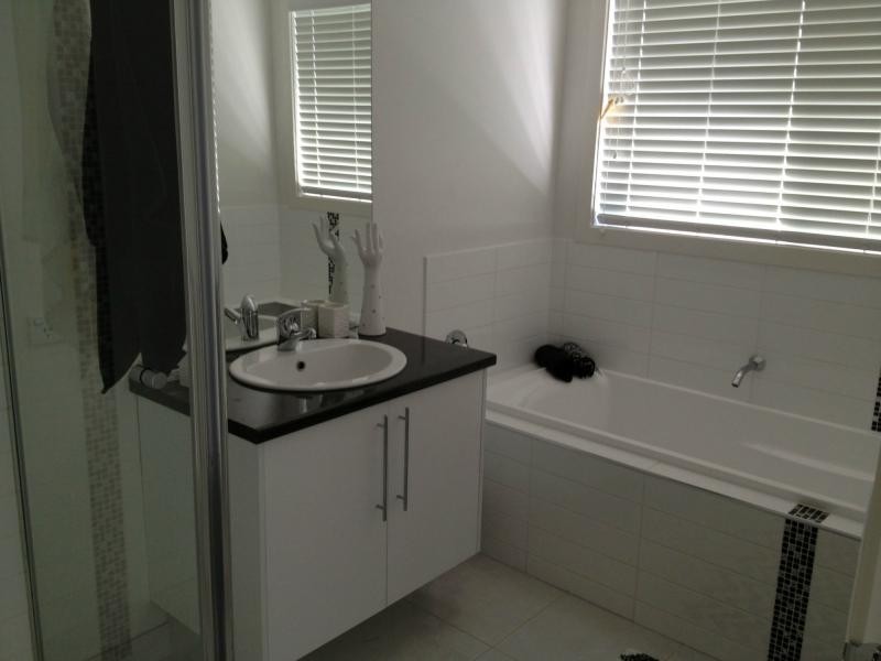 24 Nurture Avenue, Cranbourne North VIC 3977