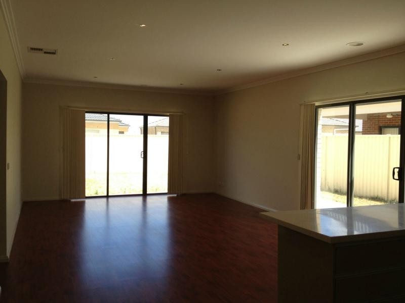 33 Salvia Avenue, Pakenham VIC 3810