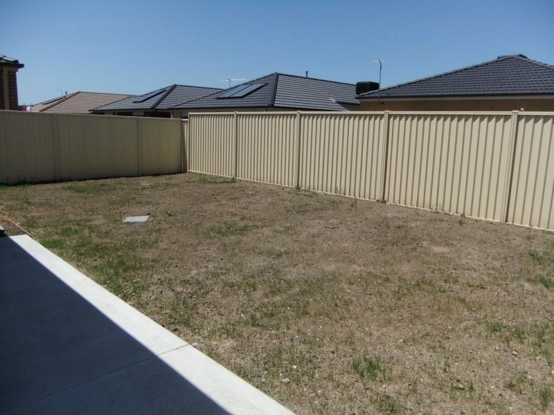 33 Salvia Avenue, Pakenham VIC 3810