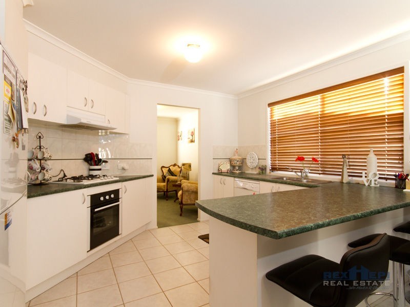 6 Grenfell Rise, Narre Warren South VIC 3805