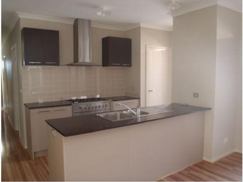 86 Selandra Boulevard, Clyde North VIC 3978