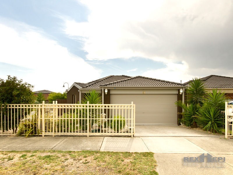 81 Golden Grove Drive, Narre Warren South VIC 3805