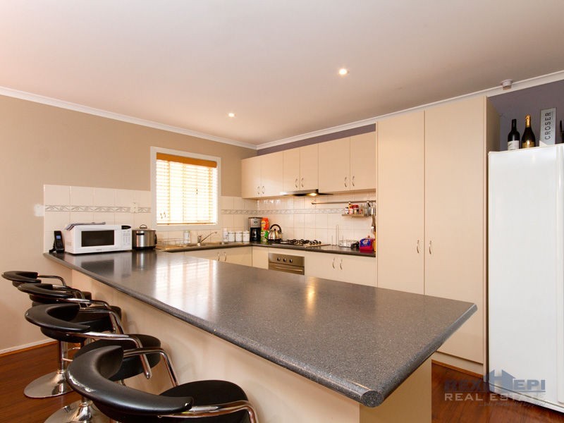 81 Golden Grove Drive, Narre Warren South VIC 3805