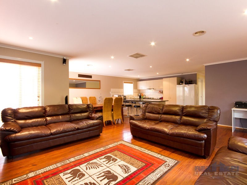 81 Golden Grove Drive, Narre Warren South VIC 3805