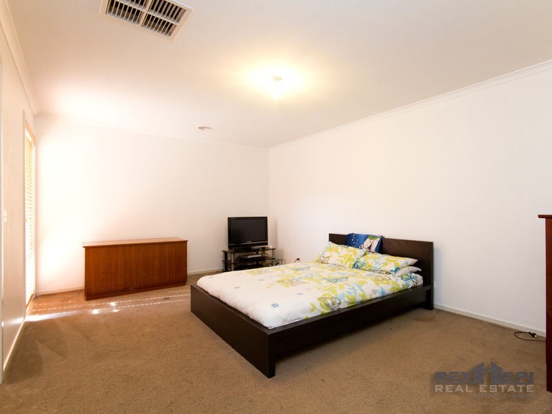 81 Golden Grove Drive, Narre Warren South VIC 3805