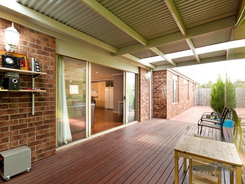 81 Golden Grove Drive, Narre Warren South VIC 3805