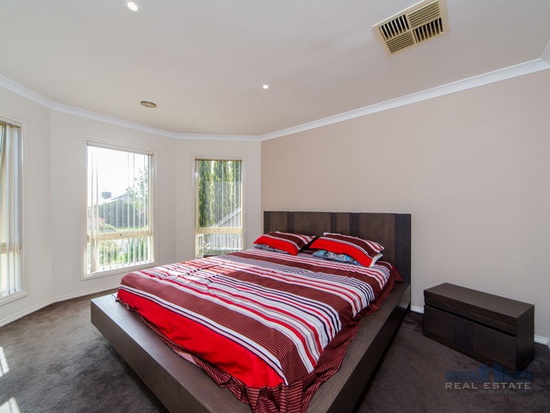 49 Rodlarni Crescent, Berwick VIC 3806