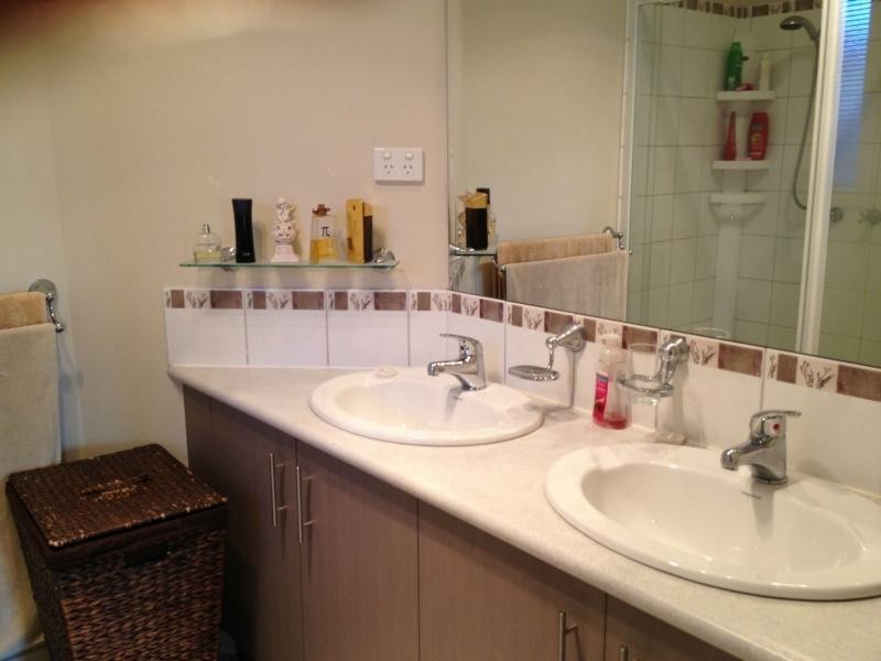 49 Rodlarni Crescent, Berwick VIC 3806