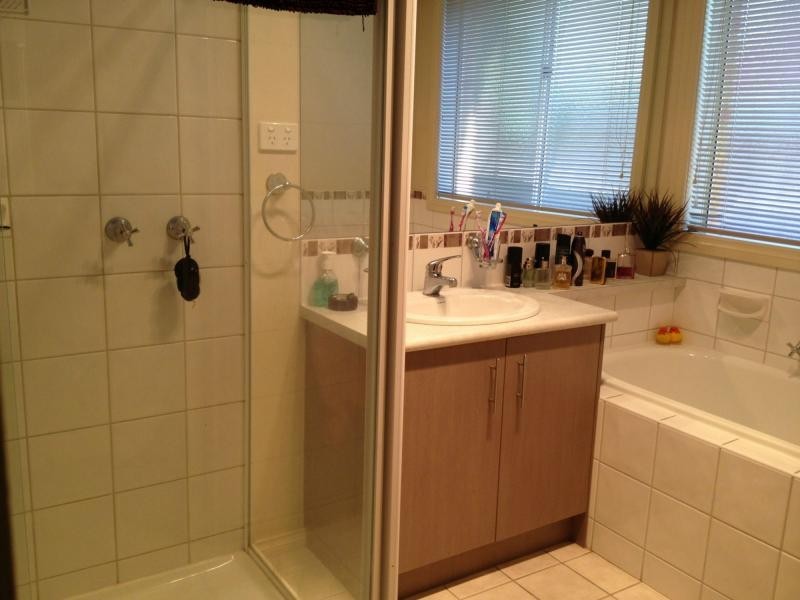 49 Rodlarni Crescent, Berwick VIC 3806