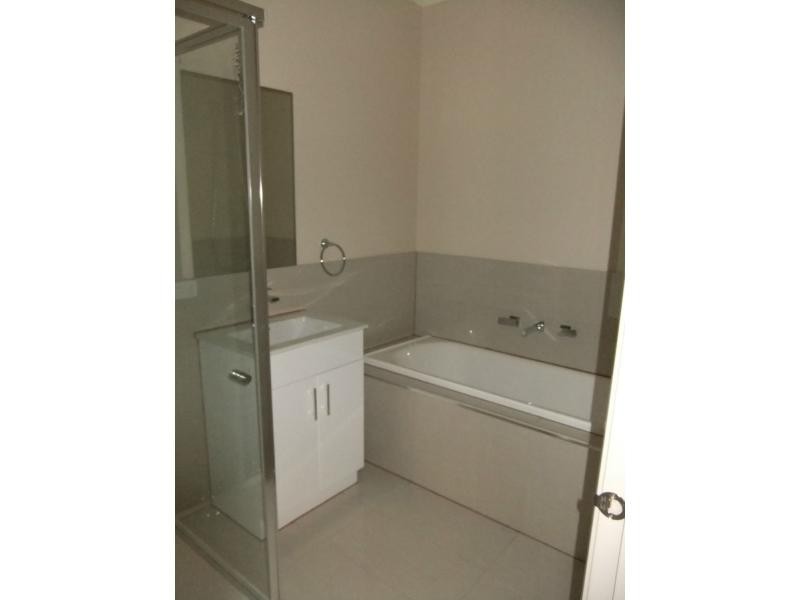 3/5 Aylesbury Court, Hampton Park VIC 3976