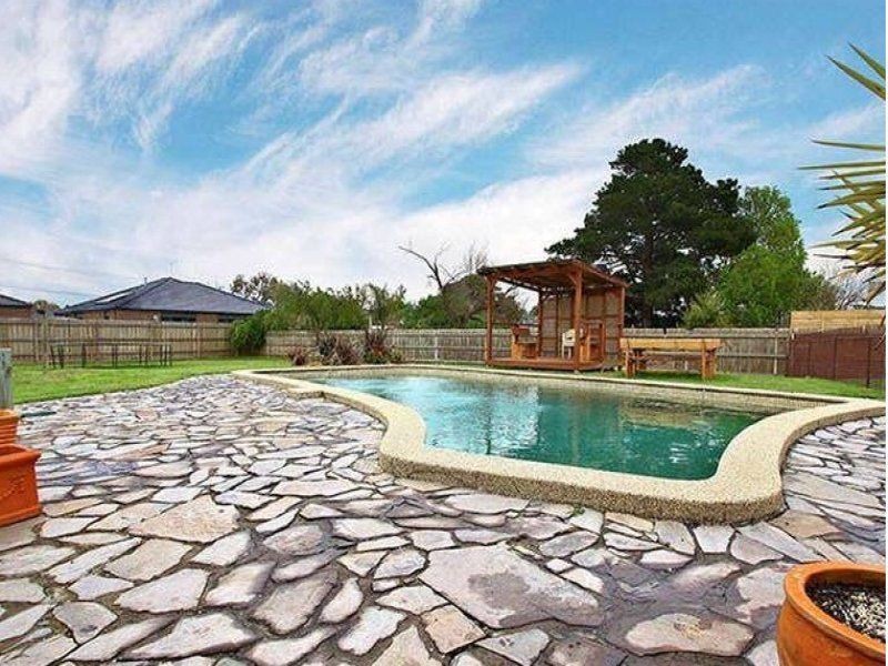 26 Huon Park Road, Cranbourne North VIC 3977