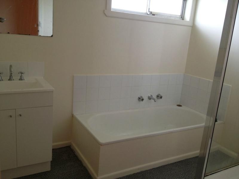 102 Oakwood Avenue, Noble Park North VIC 3174