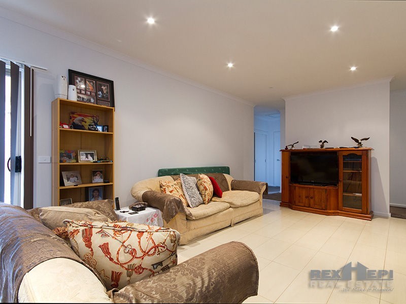 2 Aldous Place, Cranbourne North VIC 3977