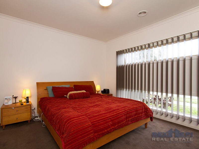 2 Aldous Place, Cranbourne North VIC 3977