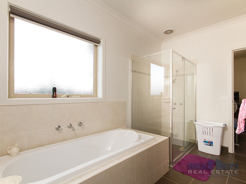 2 Aldous Place, Cranbourne North VIC 3977