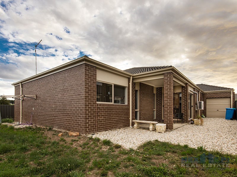 2 Aldous Place, Cranbourne North VIC 3977