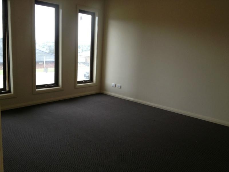 7 Carey Crescent, Pakenham VIC 3810