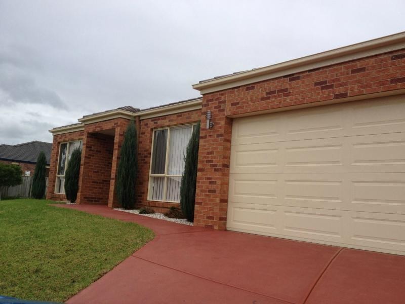 20 Eucumbene Drive, Berwick VIC 3806