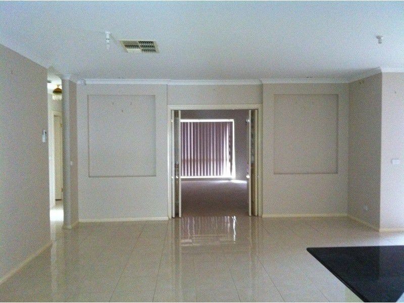 20 Eucumbene Drive, Berwick VIC 3806