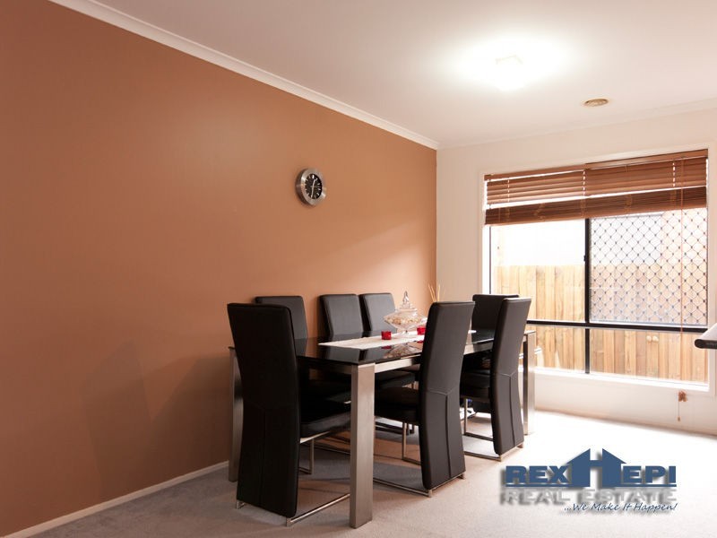 16 Douglas Court, Cranbourne West VIC 3977