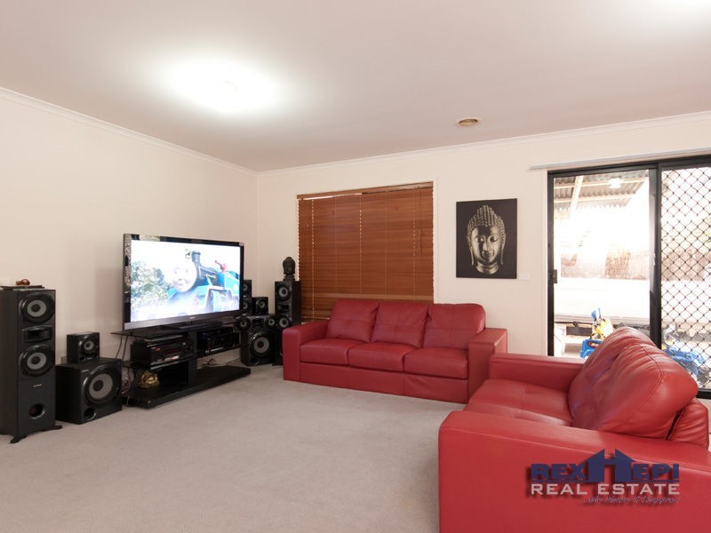 16 Douglas Court, Cranbourne West VIC 3977