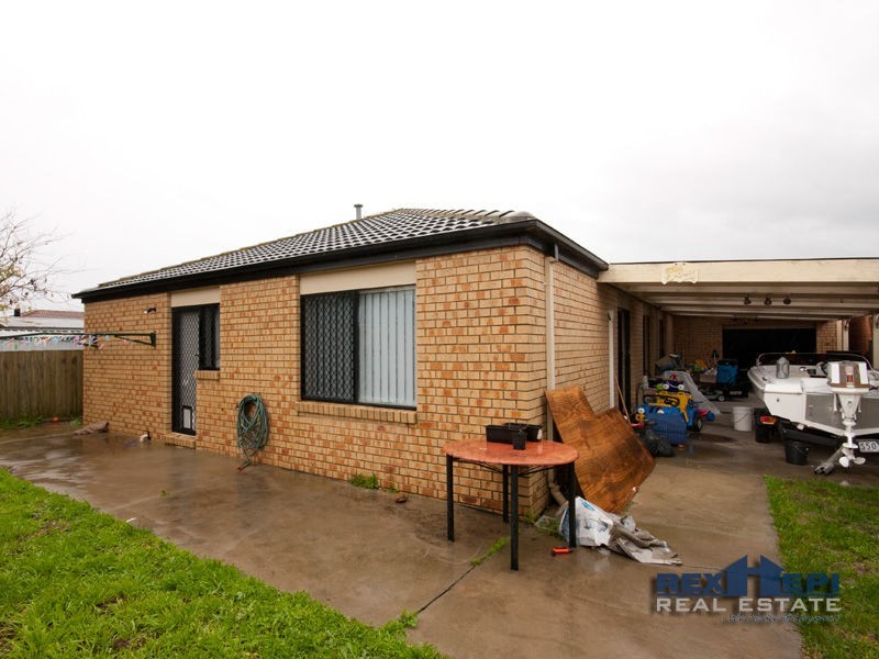 16 Douglas Court, Cranbourne West VIC 3977