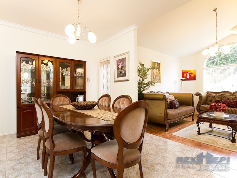 19 Vivienne Way, Berwick VIC 3806