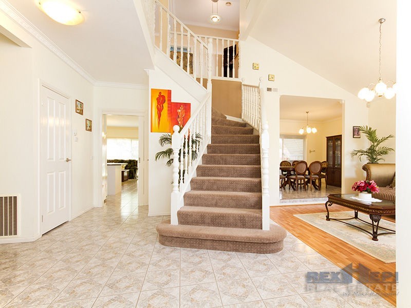 19 Vivienne Way, Berwick VIC 3806