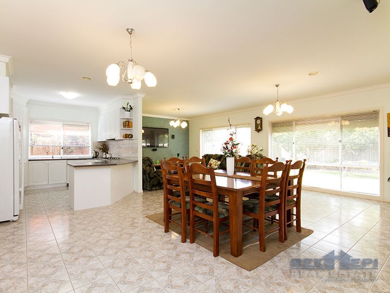 19 Vivienne Way, Berwick VIC 3806