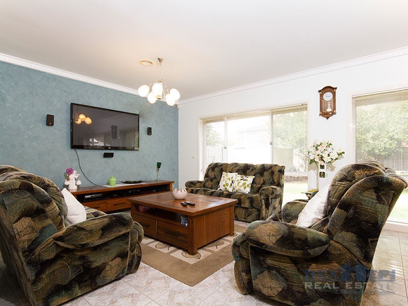 19 Vivienne Way, Berwick VIC 3806