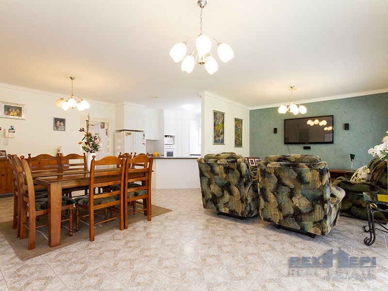 19 Vivienne Way, Berwick VIC 3806