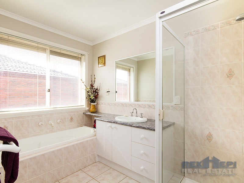 19 Vivienne Way, Berwick VIC 3806