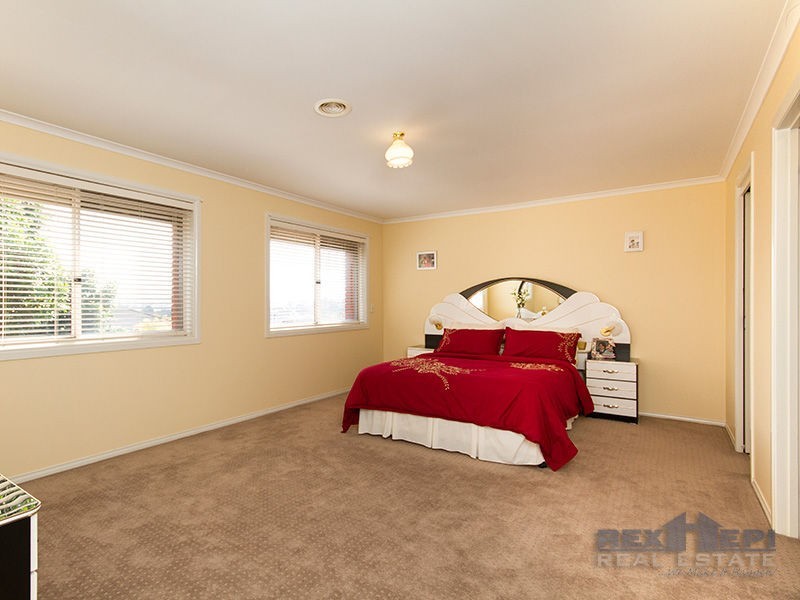 19 Vivienne Way, Berwick VIC 3806