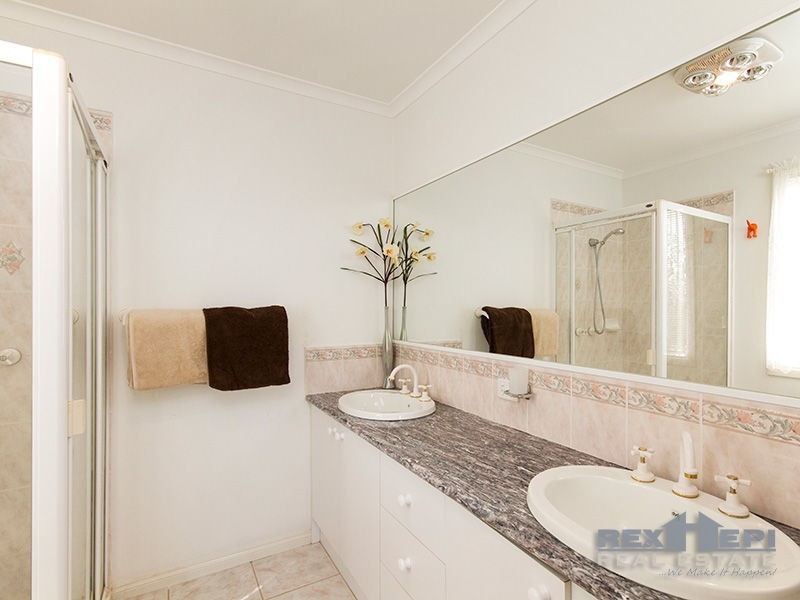 19 Vivienne Way, Berwick VIC 3806